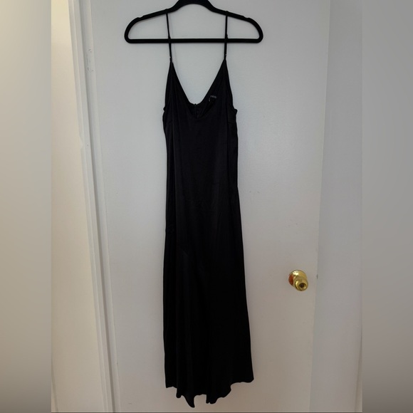 🛍️ZARA DRESS PERFECT FOR ANY OCCASSION - Picture 3 of 4